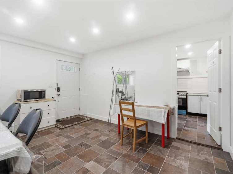 140 E Eighth Avenue, New Westminster, BC, V3L 4J7 - 30