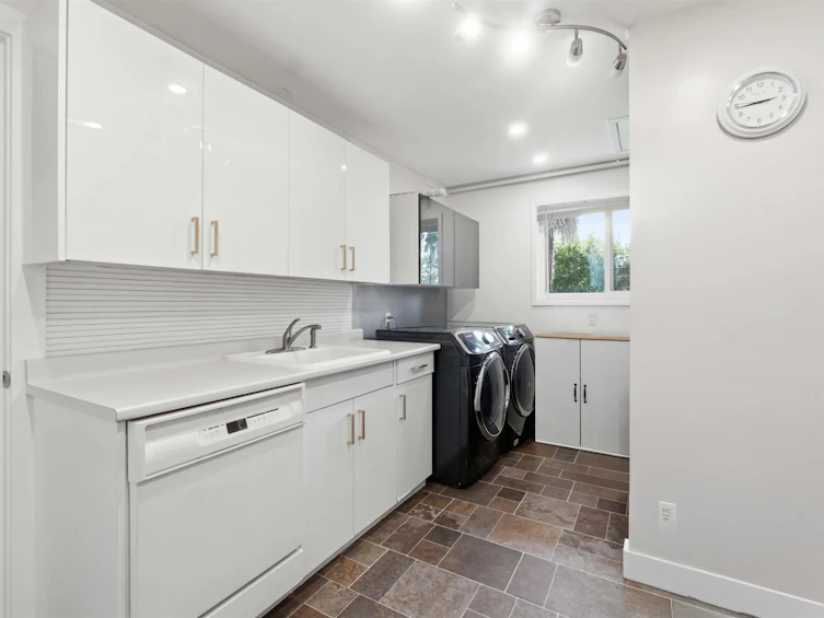 140 E Eighth Avenue, New Westminster, BC, V3L 4J7 - 31