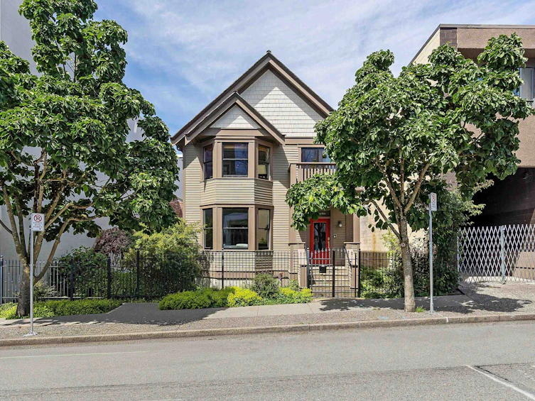 33 E 6th Avenue, Vancouver, BC, V5T 1J3 - 2