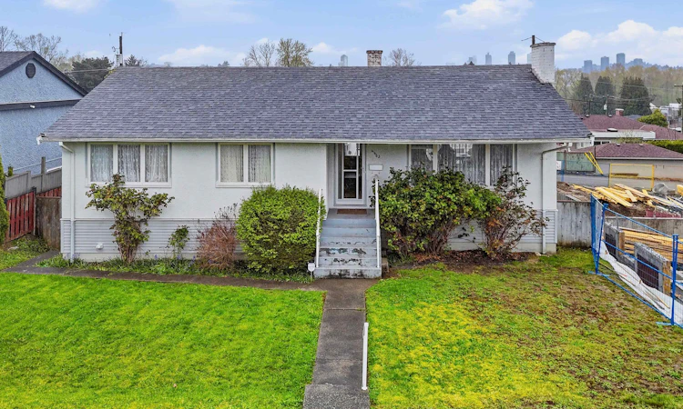 4465 Price Crescent