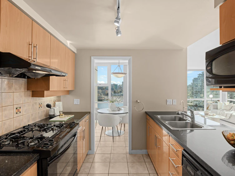 1703-1077 Marinaside Crescent, Vancouver, BC, V6Z 2Z5 - 17
