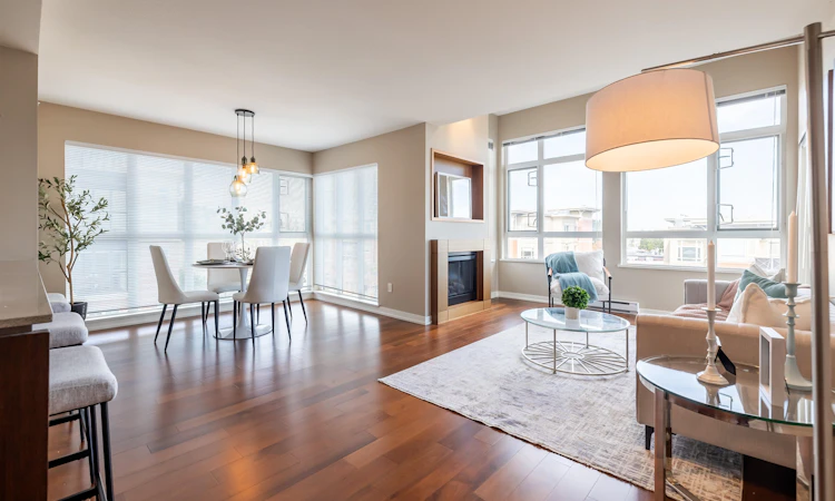402-2950 King George Boulevard