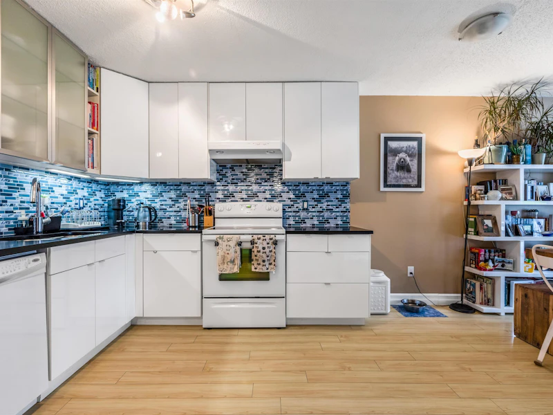 208 - 808 E 8th Avenue, Vancouver BC V5T 1T5