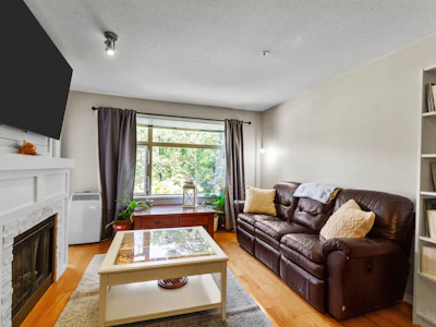 315-400 Klahanie Drive - 3