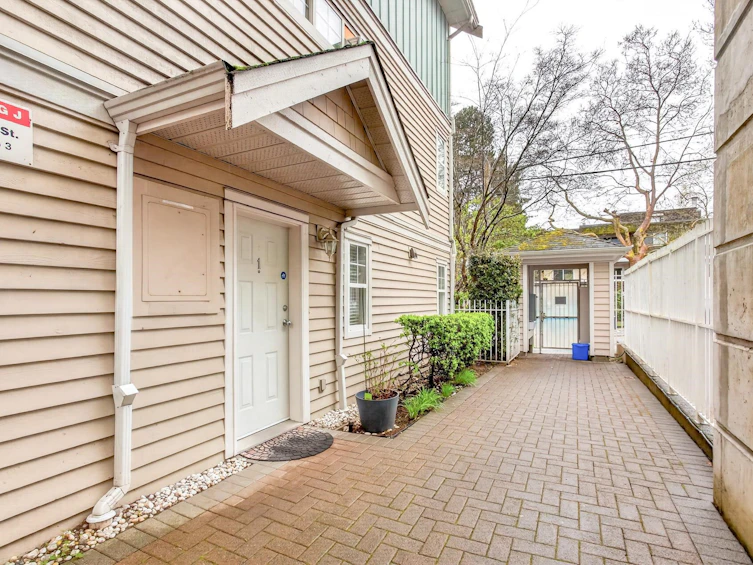 1-123 Seventh Street, New Westminster, BC, V3M 6Y2 - 2