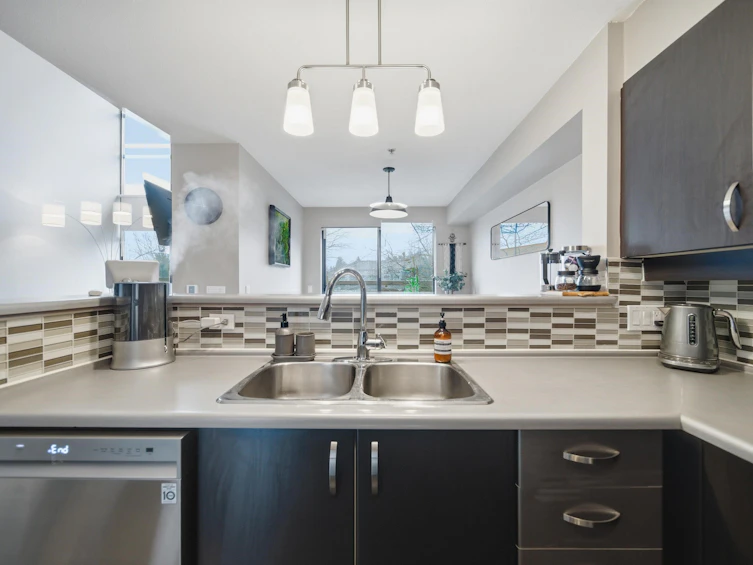416-10866 City Parkway, Surrey, BC, V3T 5W9 - 10
