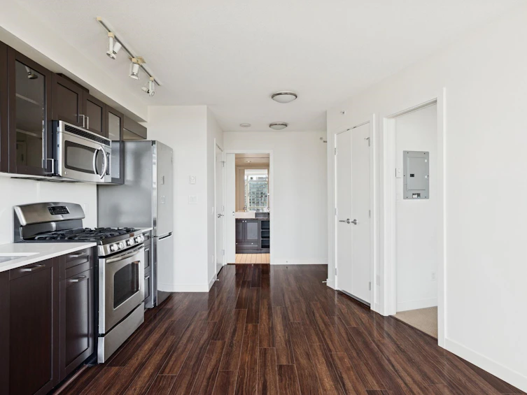 1010-4815 Eldorado Mews, Vancouver, BC, V5R 0B2 - 2