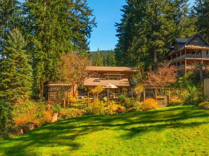 574 Cowan Road, Bowen Island BC V0N 1G2