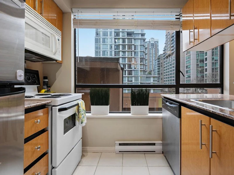609 - 1189 Howe Street, Vancouver BC V6Z 2X4