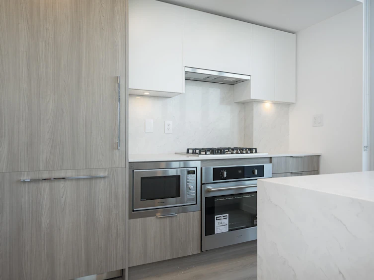 2204-10333 133 Street, Surrey, BC, V3T 0V1 - 9