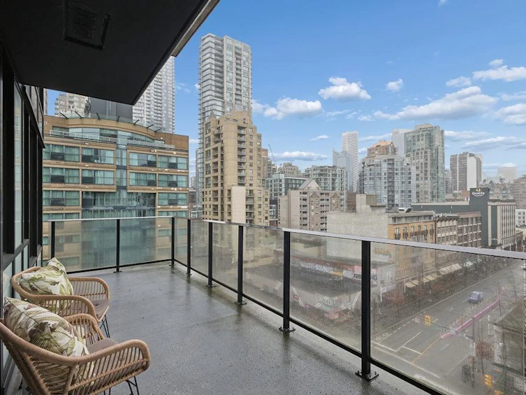 902-1325 Rolston Street, Vancouver, BC, V6B 0M2 - 2