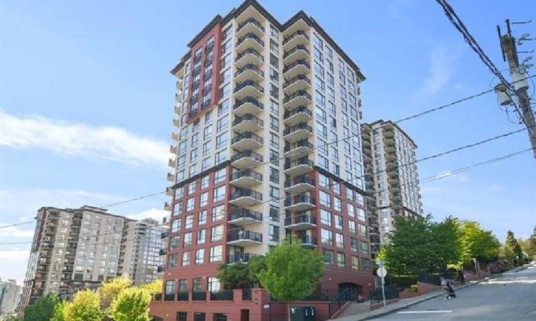 1204-813 Agnes Street