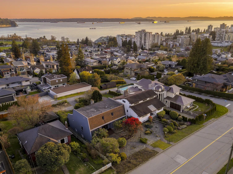 1170 Fulton Avenue, West Vancouver, BC, V7T 1N5 - 2