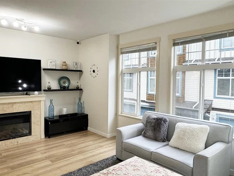15 - 16588 Fraser Highway, Surrey BC V4N 0G5