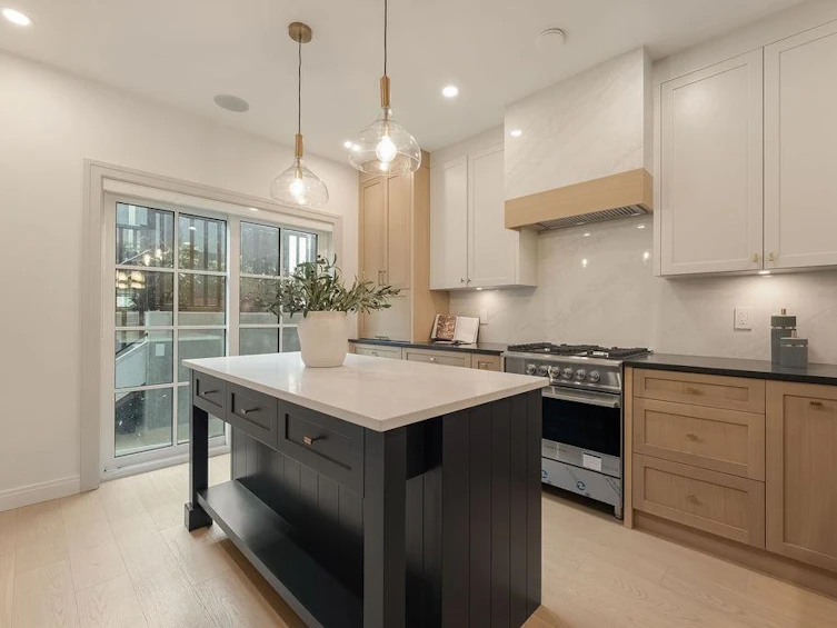 2540 Grant Street, Vancouver, BC, V5K 3G7 - 10