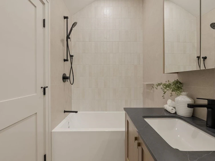 2544 Grant Street, Vancouver, BC, V5K 3G7 - 14