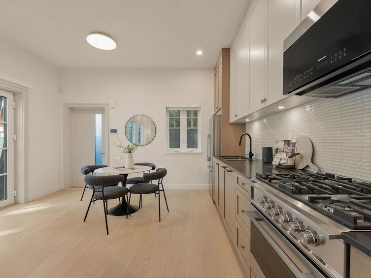 2544 Grant Street, Vancouver, BC, V5K 3G7 - 8