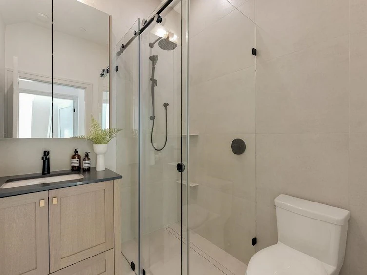 2544 Grant Street, Vancouver, BC, V5K 3G7 - 18