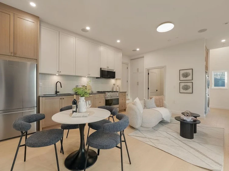 2544 Grant Street, Vancouver, BC, V5K 3G7