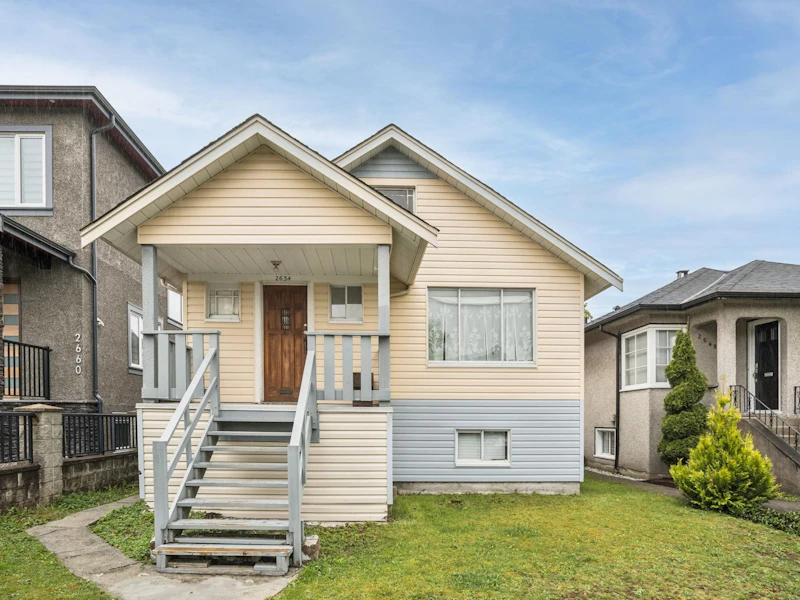 2654 Triumph Street, Vancouver BC V5K 1S9