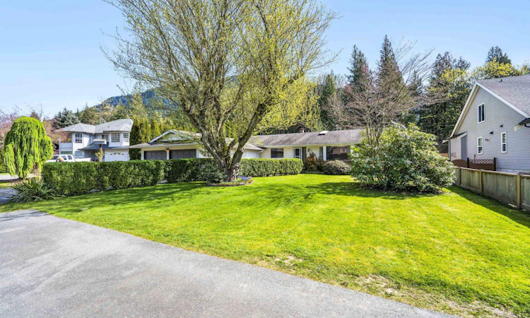 831 Myng Crescent