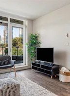 810 2388 Madison Avenue