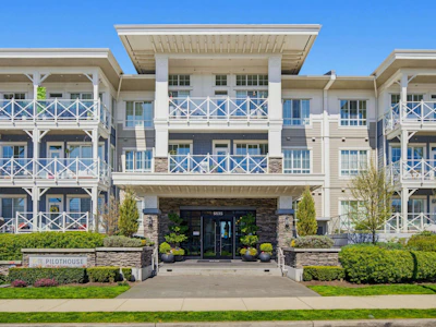 220-5535 Admiral Way - 2