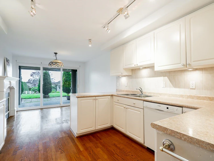 102-1725 128 Street, Surrey, BC, V4A 3V2 - 10