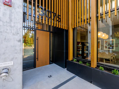 614-3075 Murray Street - 3