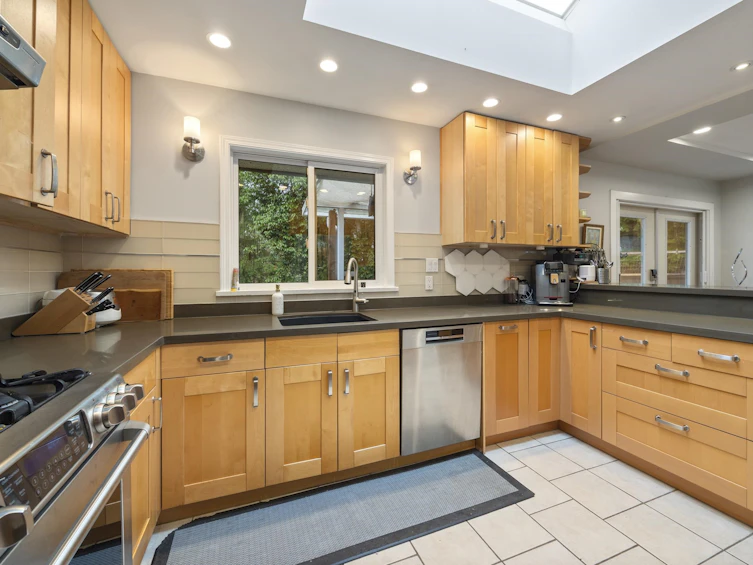 3007 Noel Drive, Burnaby, BC, V3J 1J4 - 12