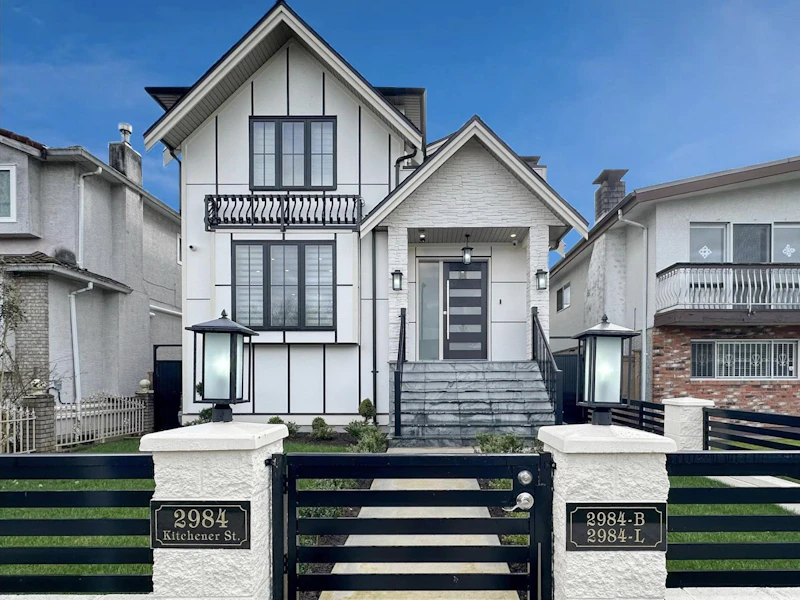 1 - 2984 Kitchener Street, Vancouver BC V5K 3E5