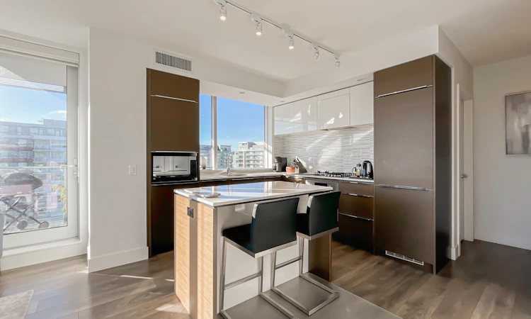 1302-5233 Gilbert Road