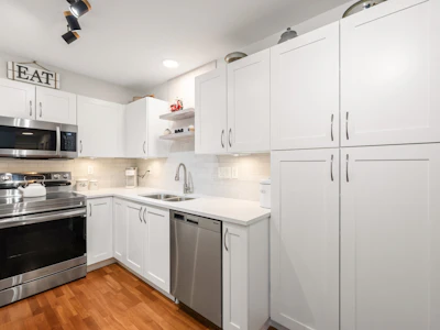 403-15621 Marine Drive - 5
