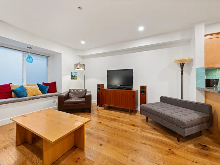 1575 Cotton Drive, Vancouver, BC, V5L 5G5 - 10