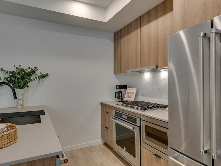 8-533 E 3rd Street, North Vancouver, BC, V7L 1G4 - 9