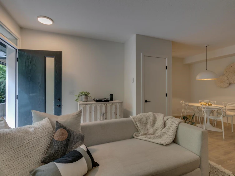 8-533 E 3rd Street, North Vancouver, BC, V7L 1G4 - 4