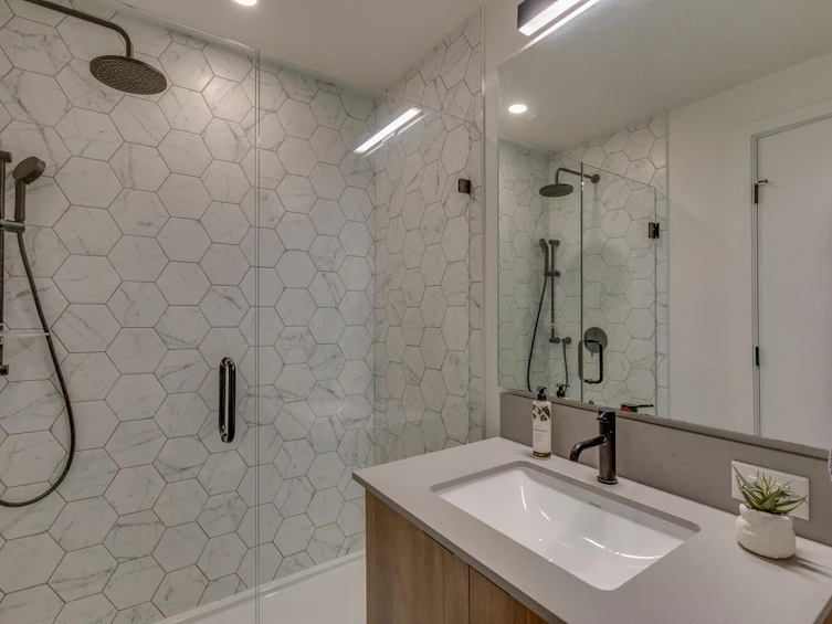 8-533 E 3rd Street, North Vancouver, BC, V7L 1G4 - 26