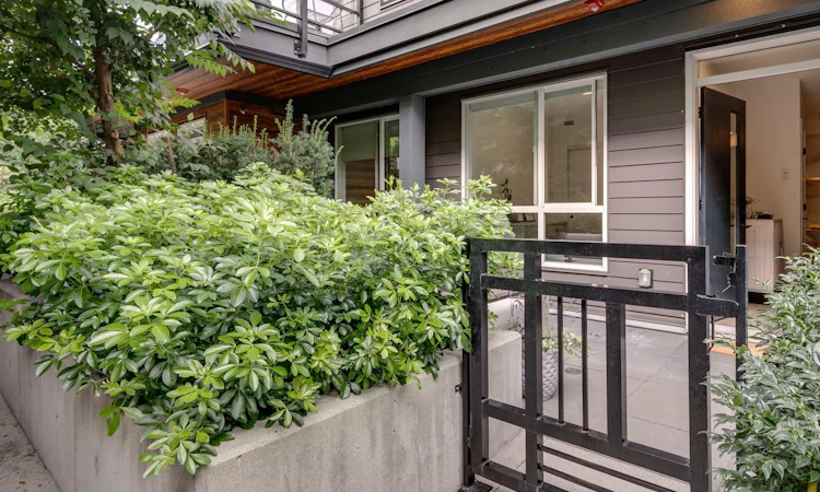 8-533 E 3rd Street