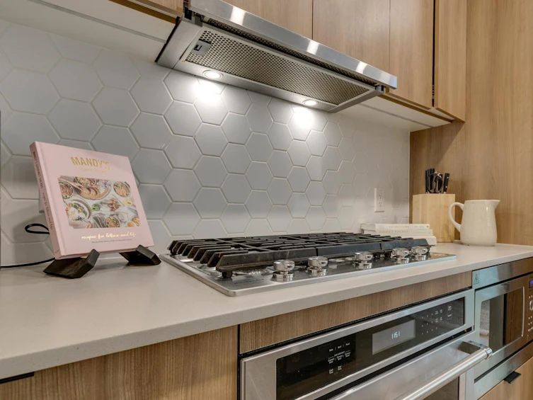 8-533 E 3rd Street, North Vancouver, BC, V7L 1G4 - 11