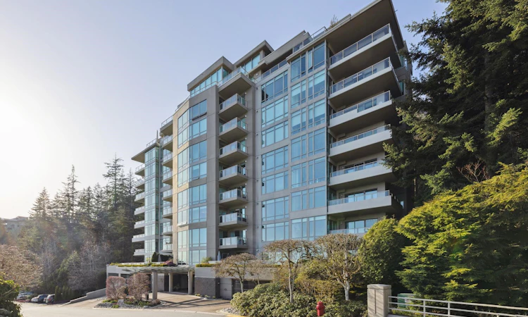 302-3131 Deer Ridge Drive