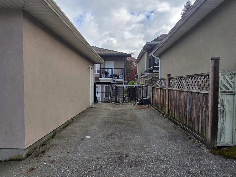 3462 Worthington Drive, Vancouver, BC, V5M 3X9 - 8