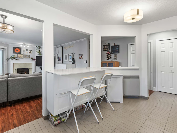 304-25 Richmond Street, New Westminster, BC, V3L 5P9 - 5