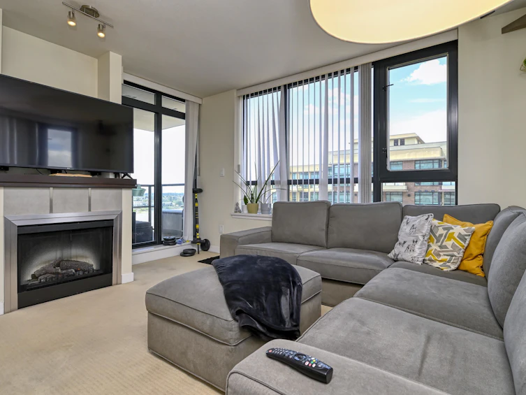 1307-1 Renaissance Square, New Westminster, BC, V3M 0B6 - 9