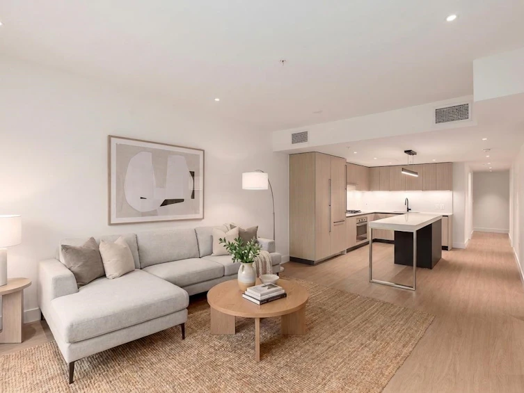 210-2235 E Broadway, Vancouver, BC, V5N 0J5