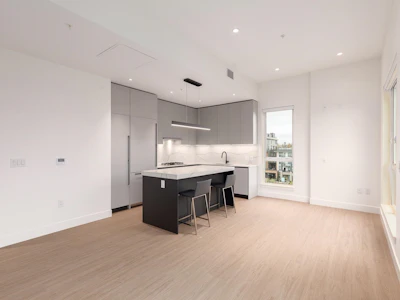 602-2235 E Broadway - 2