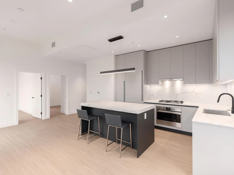 602-2235 E Broadway, Vancouver, BC, V5N 0J5