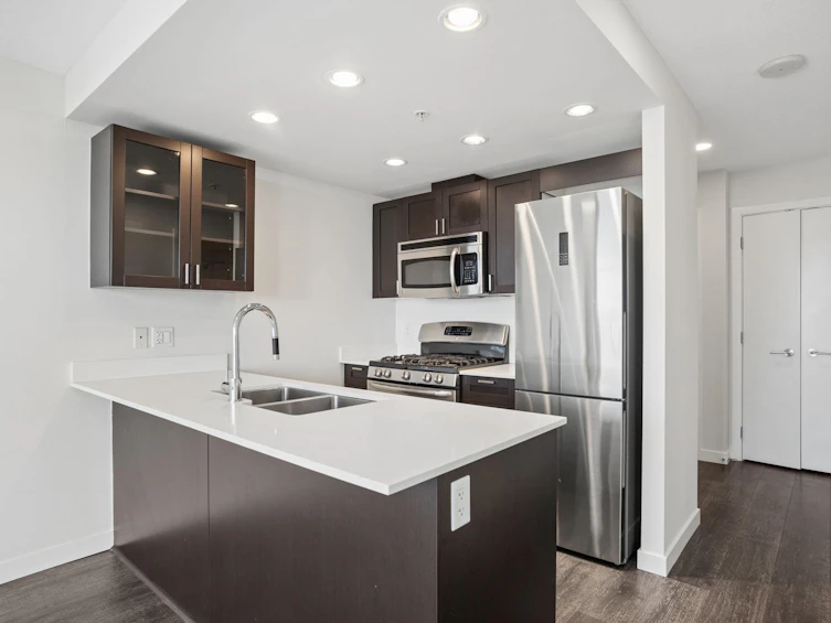 1001-4815 Eldorado Mews, Vancouver, BC, V5R 0B2 - 4