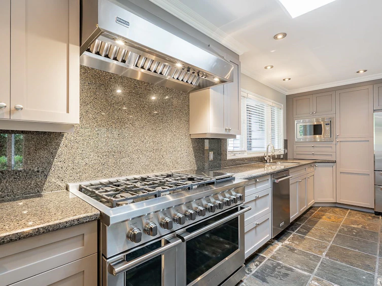 3980 Westridge Avenue, West Vancouver, BC, V7V 3H7 - 3