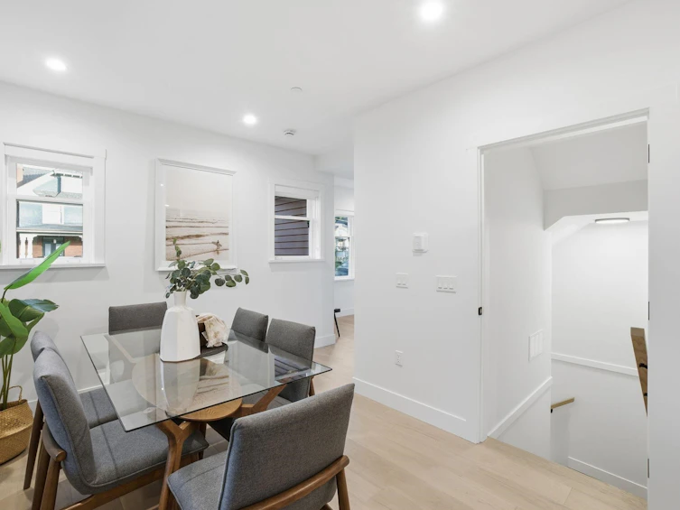 1081 Semlin Drive, Vancouver, BC, V5L 2N6 - 9