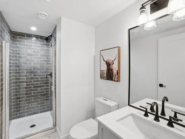 1081 Semlin Drive, Vancouver, BC, V5L 2N6 - 15